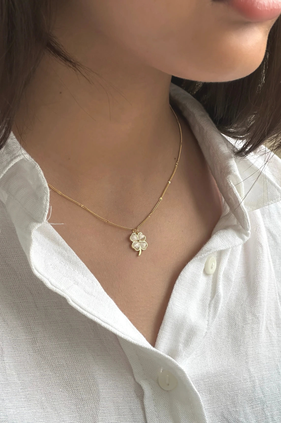 Bianca Necklace - Gold Necklace - White Clover Pendant - 18k Gold Plated - 925 Sterling Silver - Elegant Design - Timeless Elegance - Luxury Jewelry - Perfect Gift - Treasured Keepsake - La Lueuere