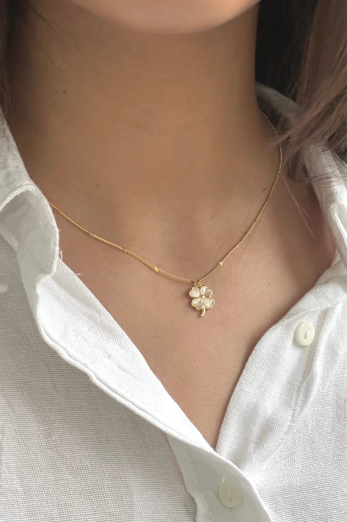 Bianca Necklace - Gold Necklace - White Clover Pendant - 18k Gold Plated - 925 Sterling Silver - Elegant Design - Timeless Elegance - Luxury Jewelry - Perfect Gift - Treasured Keepsake - La Lueuere