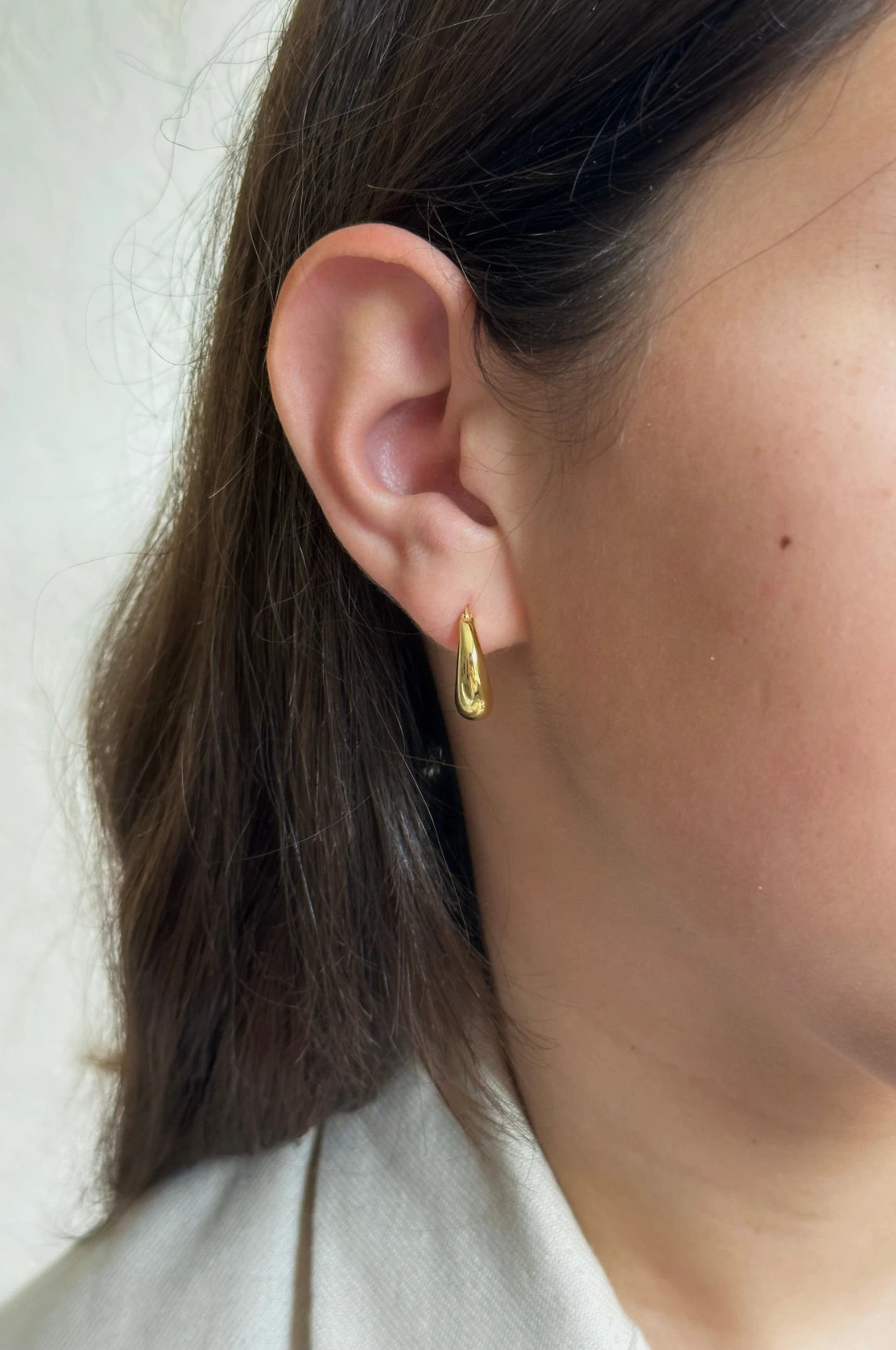 Celine Hoops - Chunky Hoops - Gold - SilverBasic Every day Hoops - Quality HoopsLightweight - 18k Gold Plated - 925 Sterling Silver - Everyday Elegance - Hypoallergenic - Timeless Design - Luxury Gift - Treasured Keepsake - La Lueure