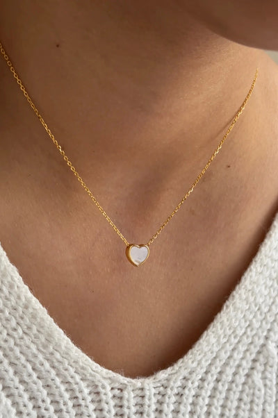 Amora Necklace - 18k Gold Plated - Heart Pendant - Elegant Design - Timeless Love - Everyday Wear - Special Occasion Jewelry - Hypoallergenic - Luxurious Gift - Treasured Keepsake - La Lueure