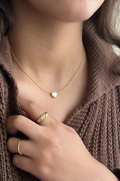 Amora Necklace - 18k Gold Plated - Heart Pendant - Elegant Design - Timeless Love - Everyday Wear - Special Occasion Jewelry - Hypoallergenic - Luxurious Gift - Treasured Keepsake - La Lueure