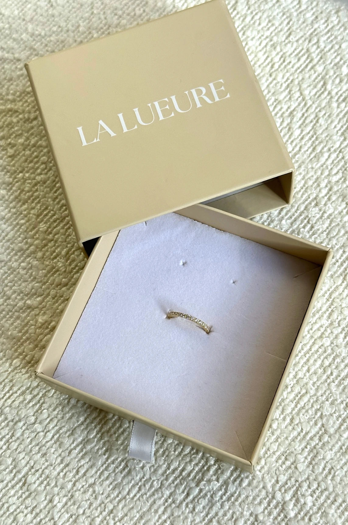 Veza Ring - 18k Gold Plated - Delicate Diamonds - Elegant Jewelry - Everyday Style - Versatile Ring - French Inspired - Sophisticated Design - Luxury Packaging - Quality Craftsmanship - Zircon Grade 5A - Waterproof Jewelry - La Lueure