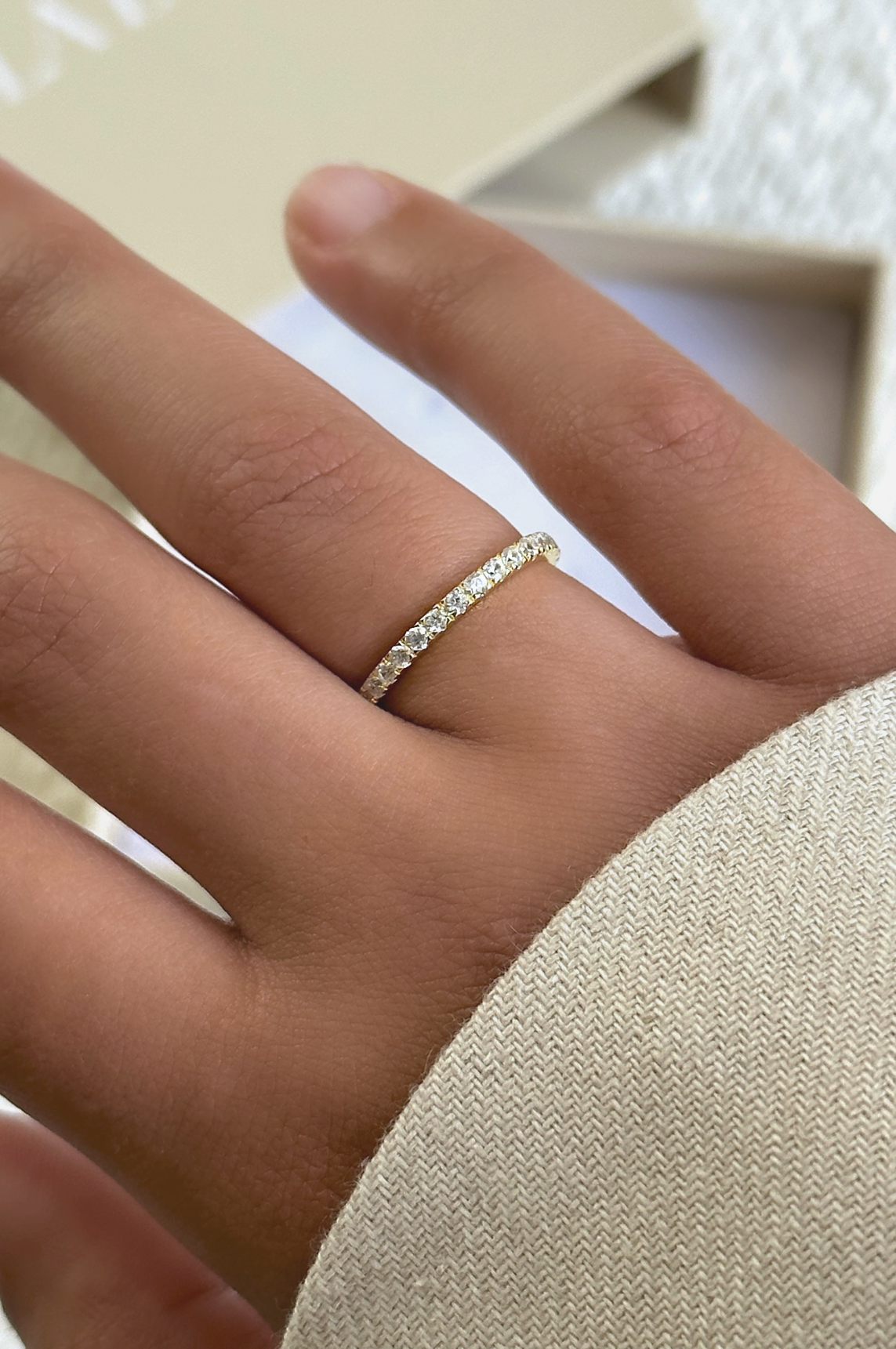 Veza Ring - 18k Gold Plated - Delicate Diamonds - Elegant Jewelry - Everyday Style - Versatile Ring - French Inspired - Sophisticated Design - Luxury Packaging - Quality Craftsmanship - Zircon Grade 5A - Waterproof Jewelry - La Lueure