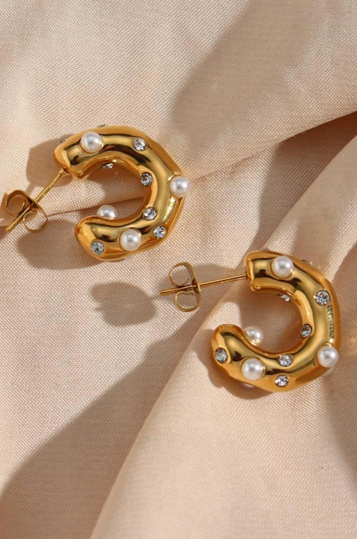 Gold earrings, diamond-accented earrings, pearl-accented earrings, luxurious earrings, elegant semi-bold earrings, unique statement earrings, sophisticated jewelry, stylish accessories, La Lueure