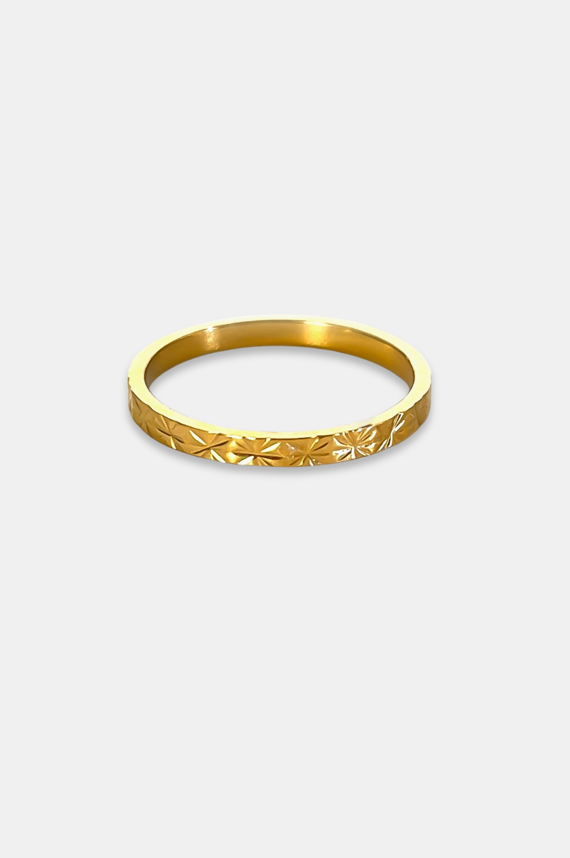 Gold star ring, thin gold band, celestial jewelry, elegant stacking ring, delicate gold ring, stylish layering ring, waterproof stainless steel ring, modern star design ring, La Lueure