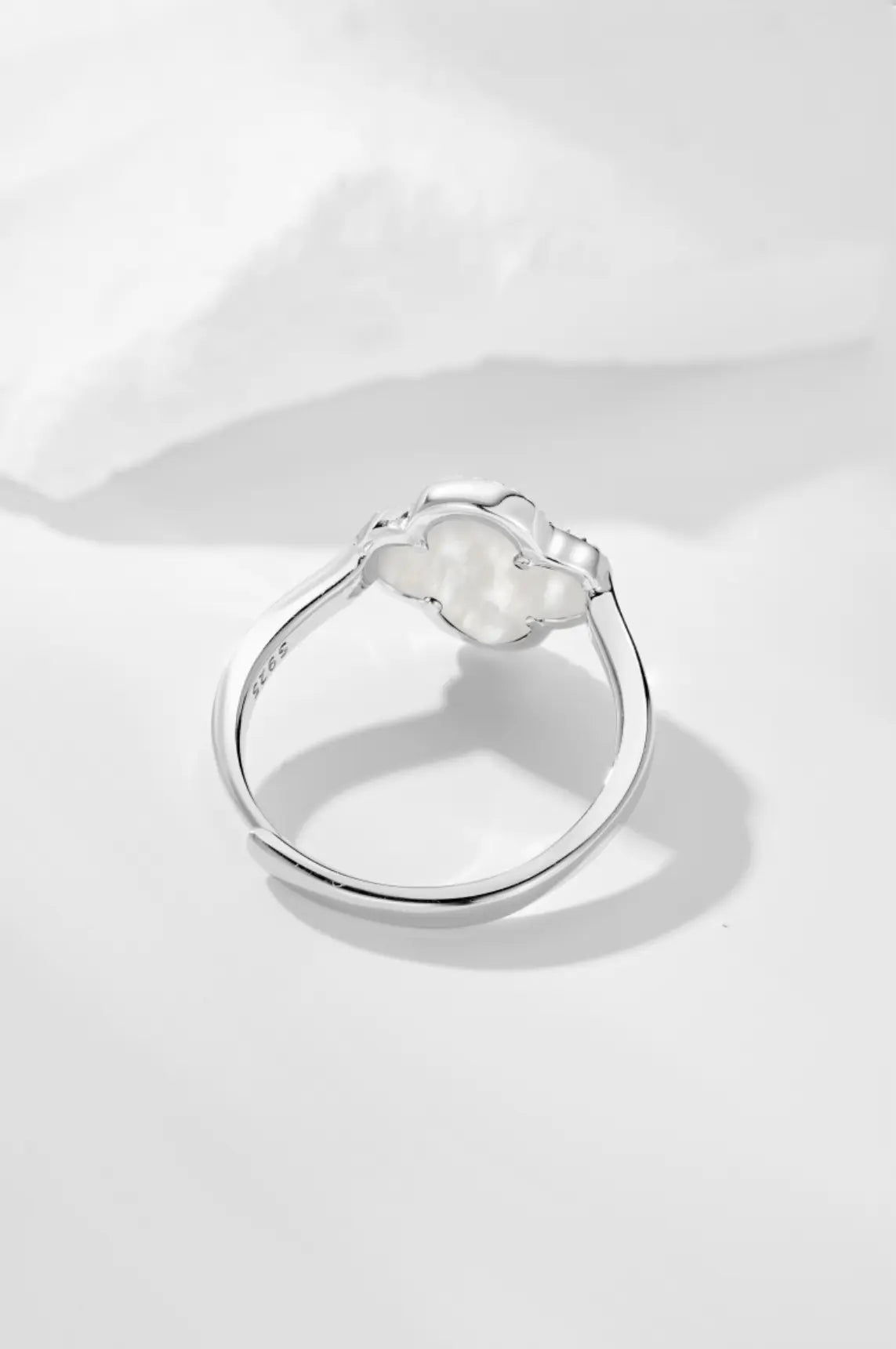 Amary Rings - White Flower Design - 925 Sterling Silver - Elegant Accessory - Matching Collection - Daily Grace - Perfect Gift - Luxurious Packaging - Handcrafted Elegance - Treasured Keepsake - La Lueure