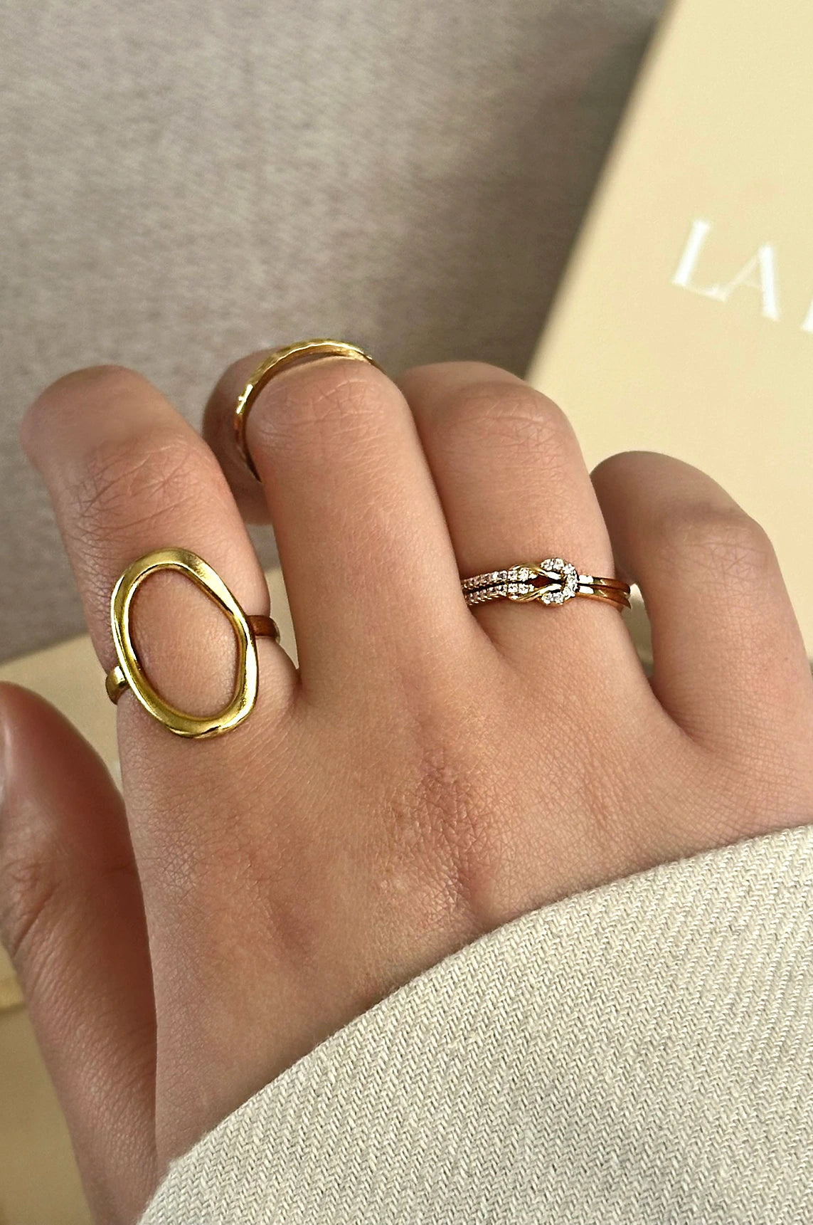 Gold open-circle ring, bold statement ring, modern gold jewelry, elegant open-design ring, waterproof stainless steel ring, unique contemporary ring, stylish gold accessory, La Lueure