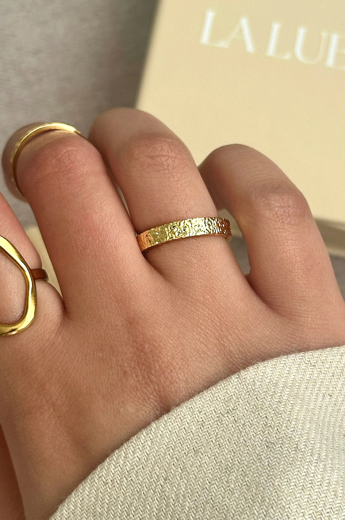 Gold textured ring, delicate gold band, elegant stacking ring, high-quality stainless steel jewelry, waterproof gold ring, modern textured design, stylish layering ring, luxurious gold accessory, La Lueure