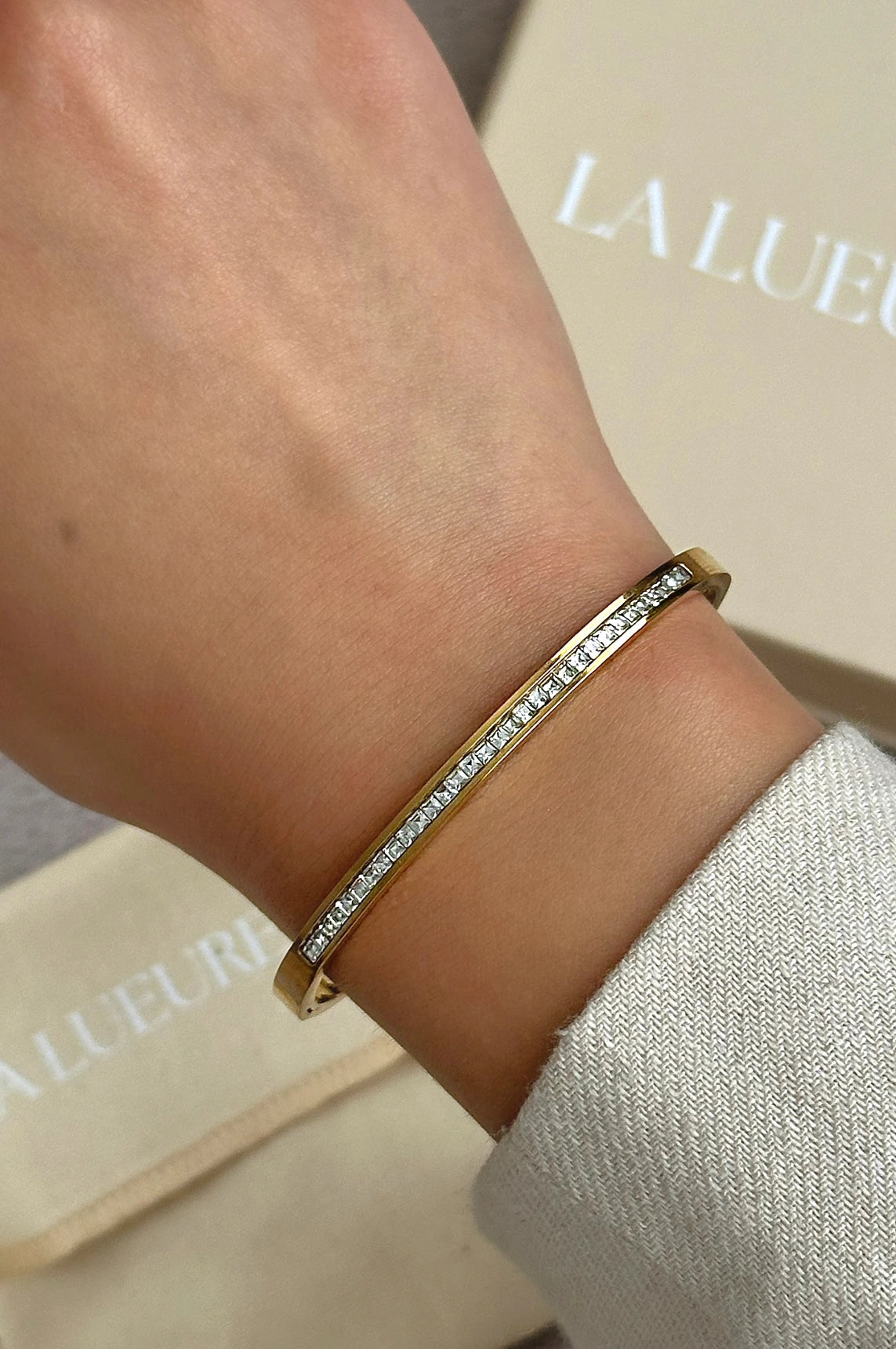 Gold bangle with diamonds, elegant diamond bangle, timeless gold bracelet, high-quality stainless steel jewelry, waterproof bangle, modern gold accessory, luxurious diamond bracelet, stylish bangle design, La Lueure